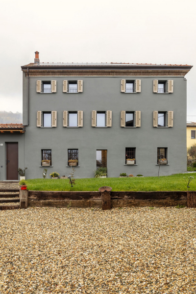 Старинная архитектура, яркий дизайн и природа: дом в Италии