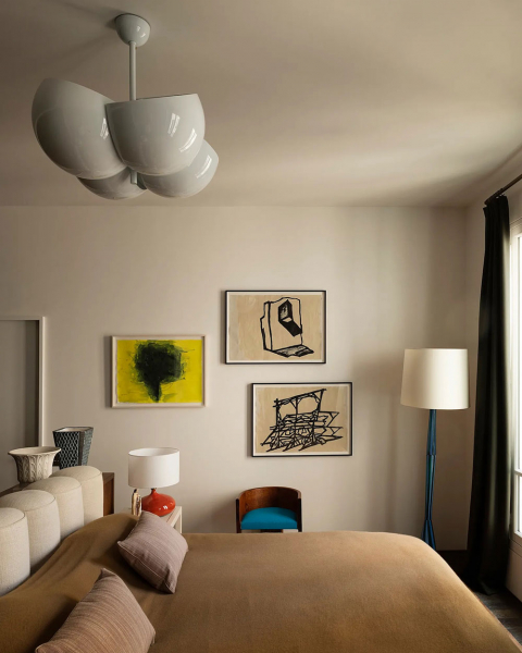 Обильная лепнина и произведения искусства: апартаменты архитектора в Париже